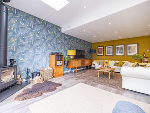 Lounge- click for photo gallery